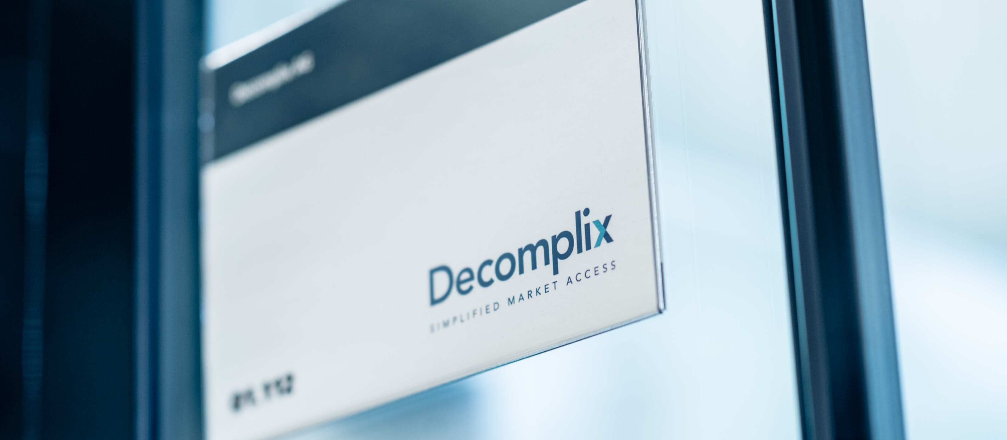Decomplix company sign